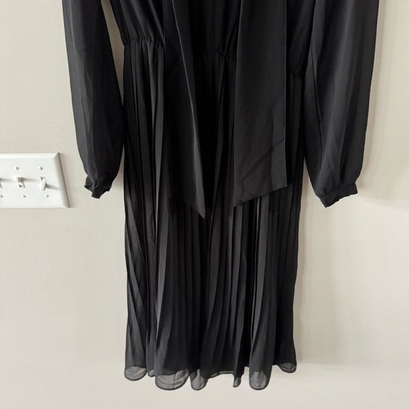 NWT! Banana Republic Elegant Black Chiffon Dress with Neck Tie and Pleated Skirt - Picture 3 of 6